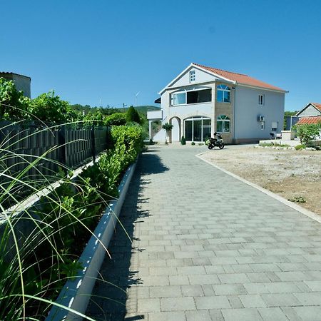 Apartment Lana Bristivica Ngoại thất bức ảnh