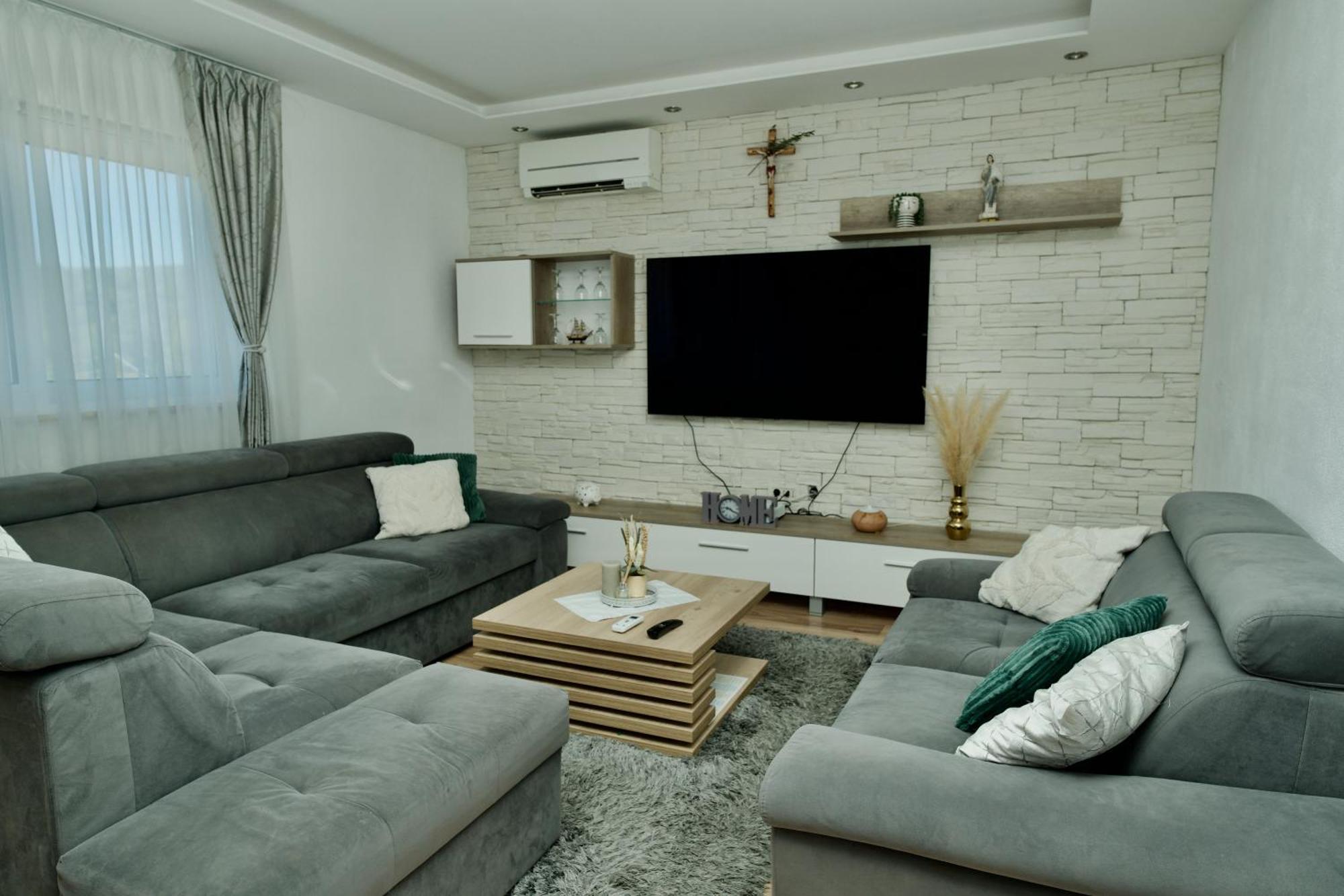 Apartment Lana Bristivica Ngoại thất bức ảnh
