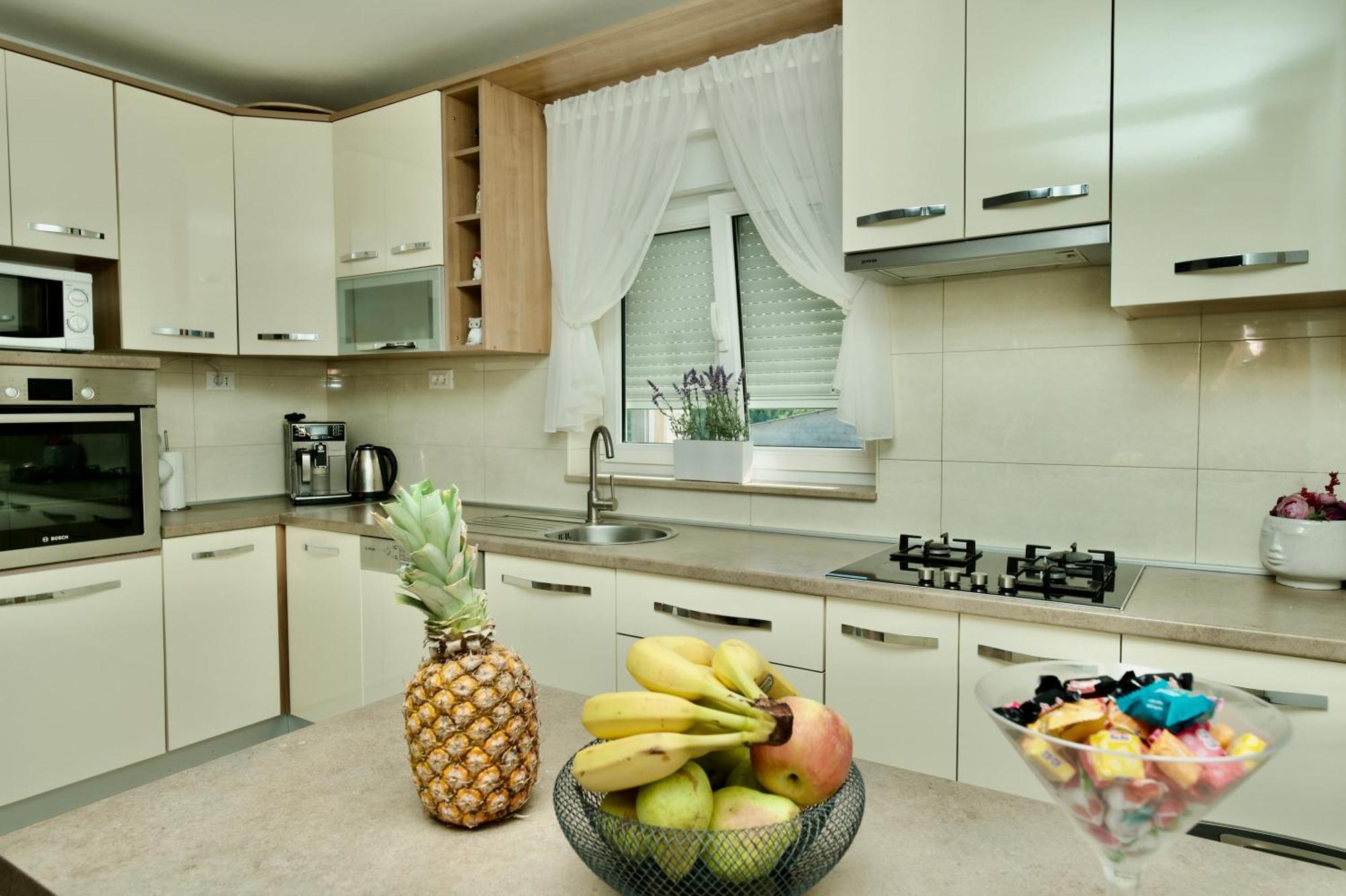 Apartment Lana Bristivica Ngoại thất bức ảnh