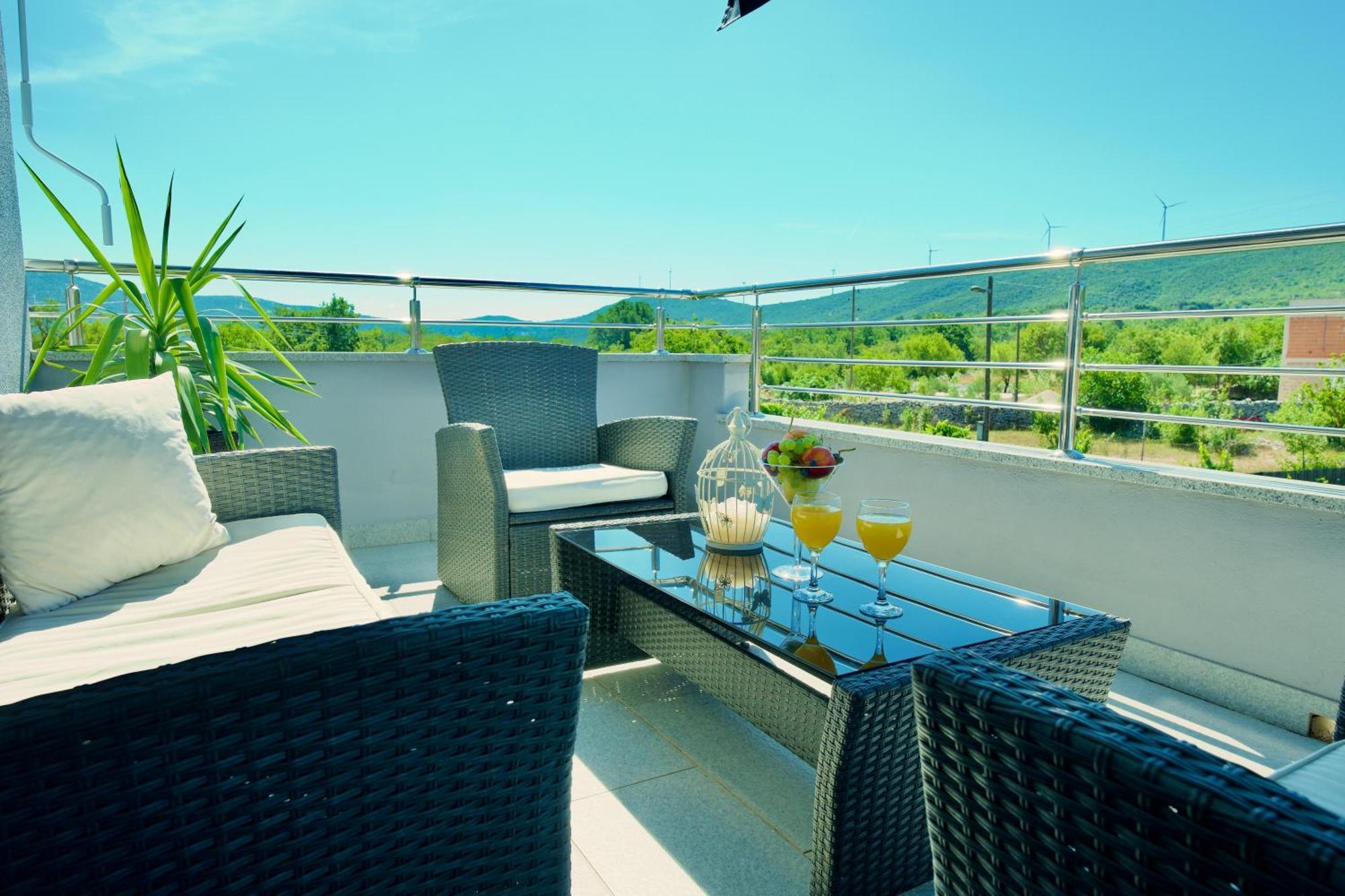 Apartment Lana Bristivica Ngoại thất bức ảnh