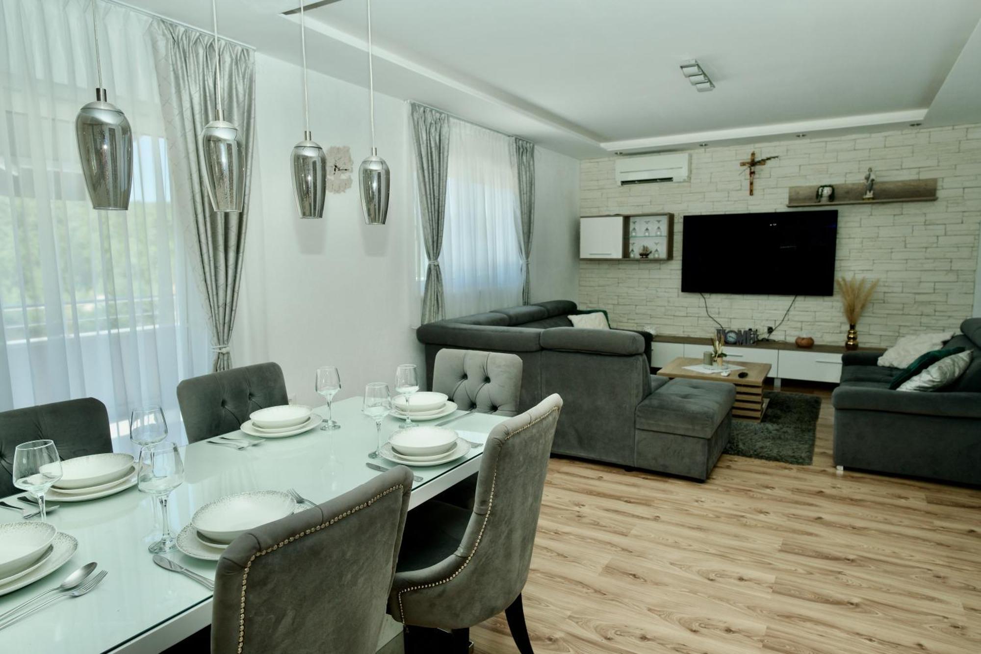 Apartment Lana Bristivica Ngoại thất bức ảnh