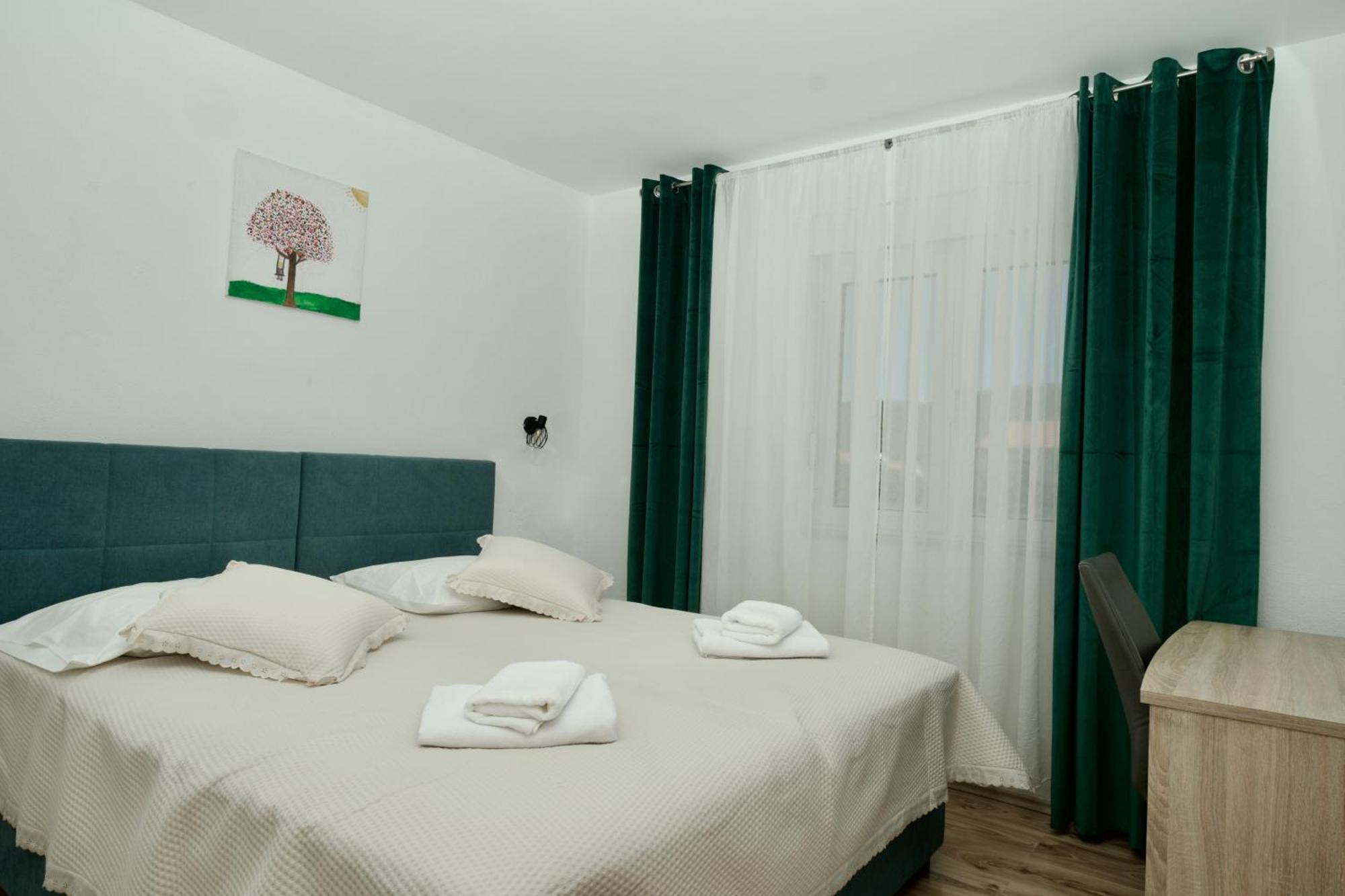 Apartment Lana Bristivica Ngoại thất bức ảnh