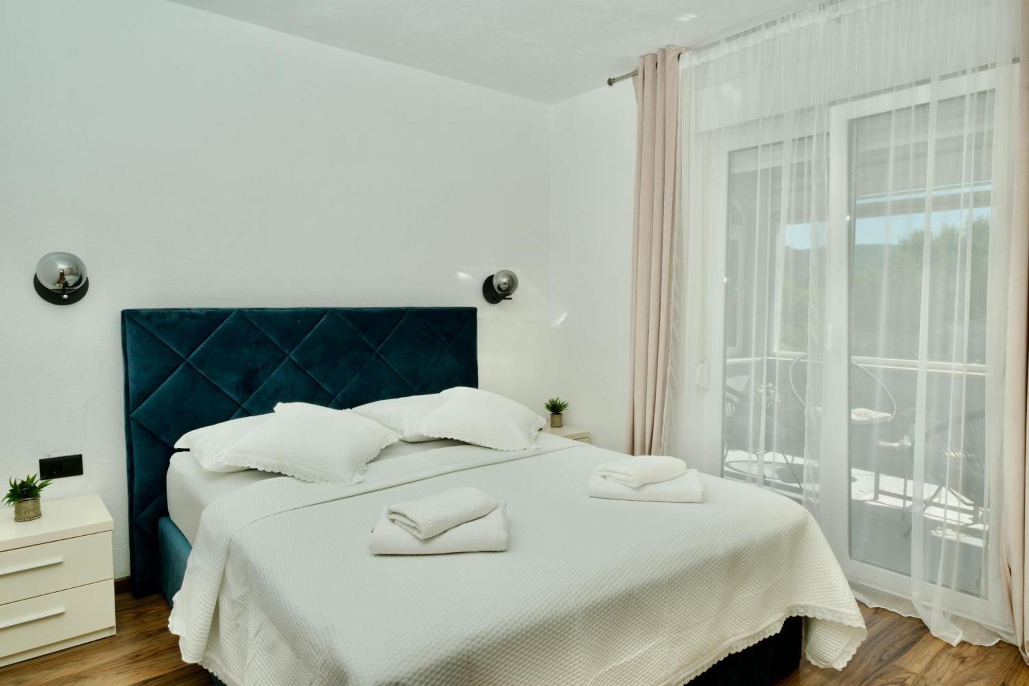 Apartment Lana Bristivica Ngoại thất bức ảnh